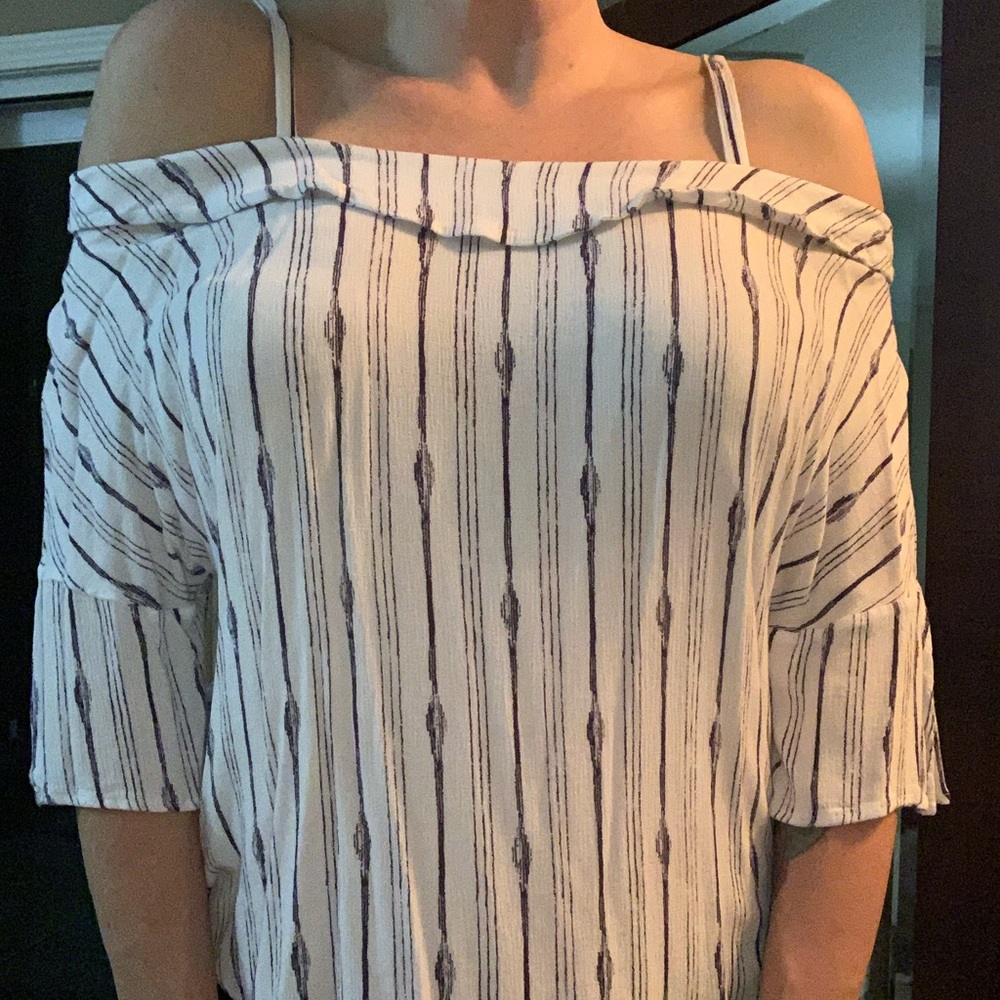 Off shoulder T shirt